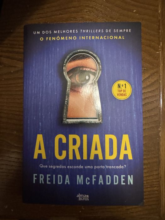 LIVROS - Freida McFadden - Autografados