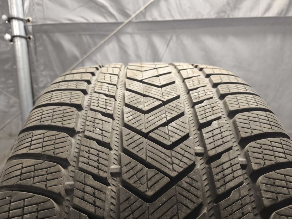 Opony zimowe Pirelli 305/40 R20 6mm Montaż Wysyłka 
Cena za sztukę pos