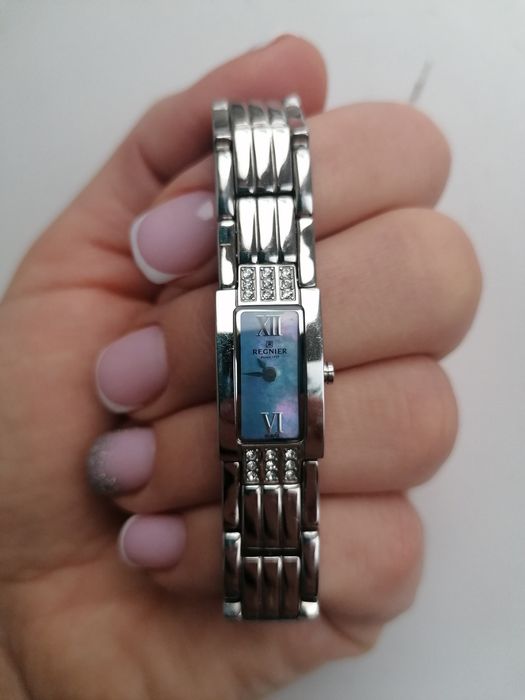 Женские часы-браслет Regnier.