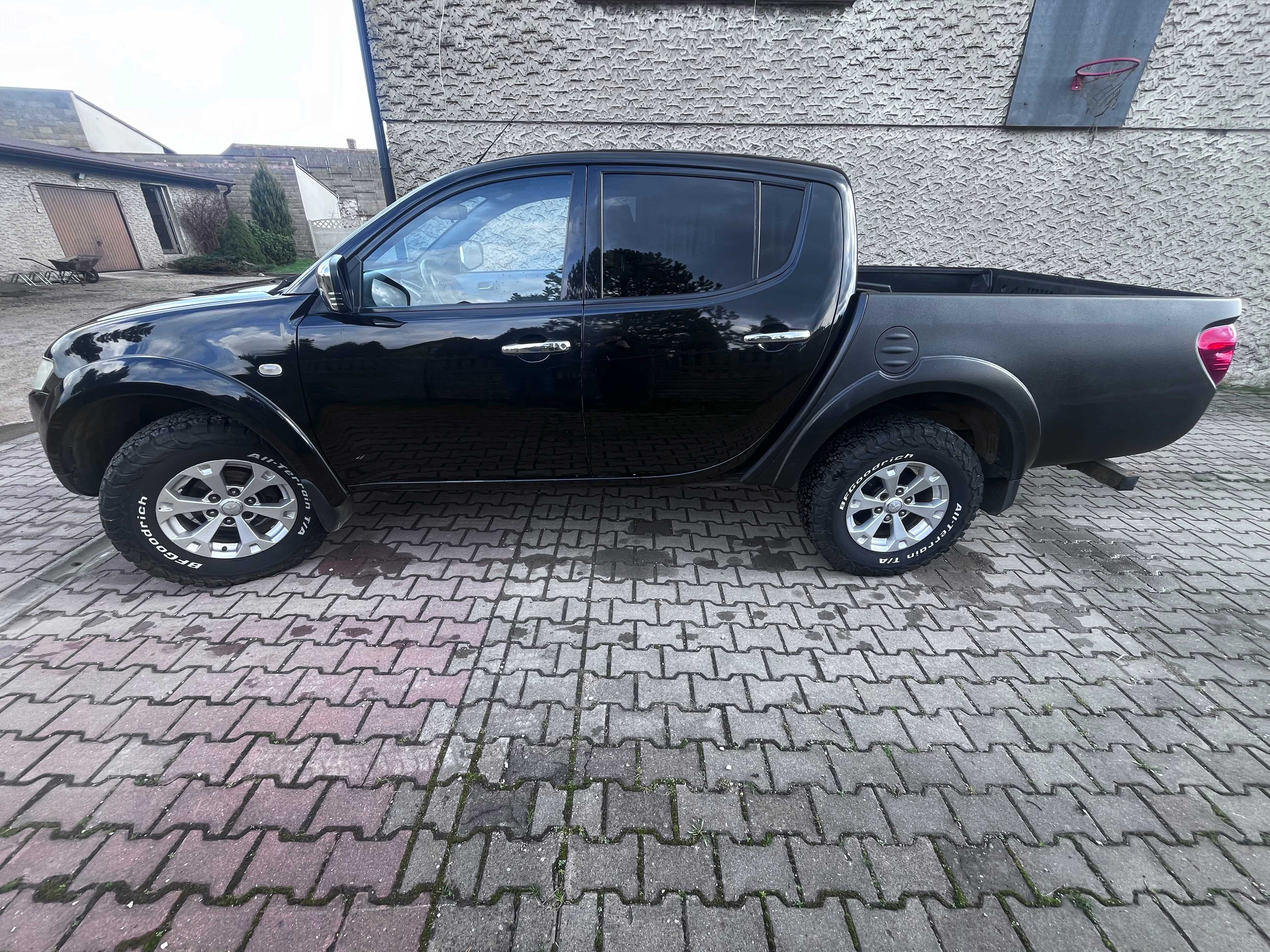 Mitsubishi L2.00 2011 rok 2.5L