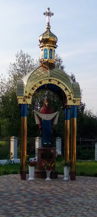 Капличка для Дому. Капличка біля хати. Куполи накриття Матері Божої та