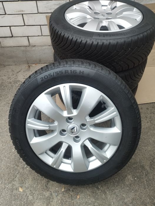 R16 4 100  диски Renault в сборе с зимними шинами Continental.