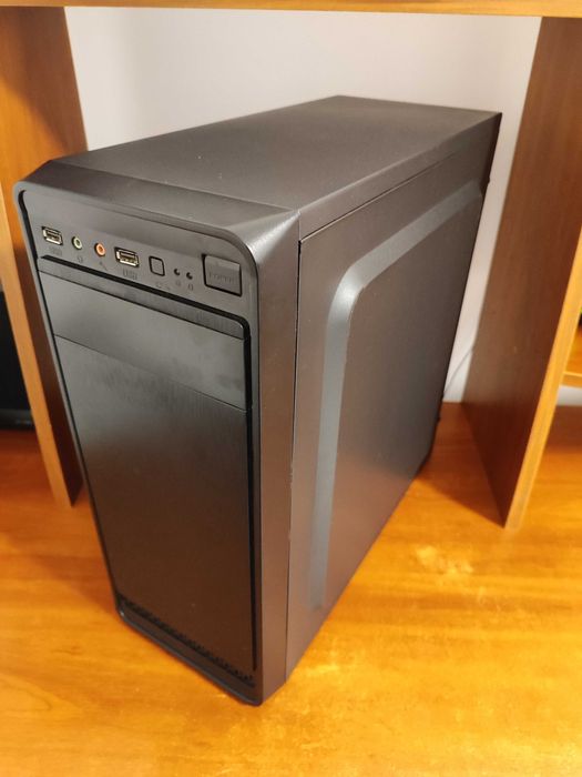 Комп'ютер стаціонарний в хорошому стані