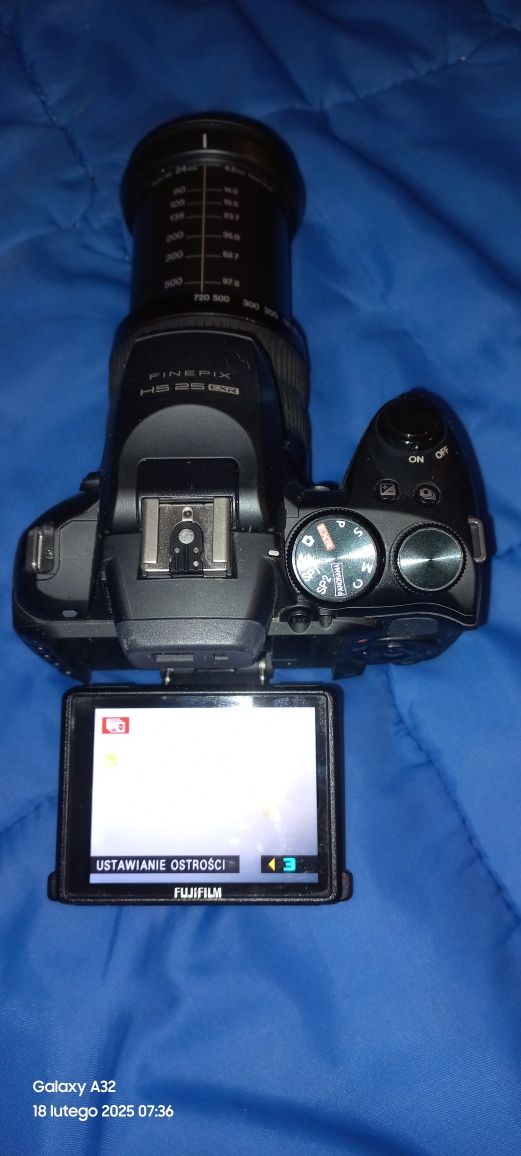 Aparat fotograficzny FujiFilm HS25 EXR plus dodatki