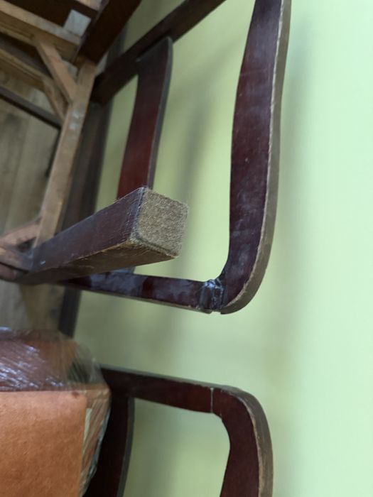 Krzesła stare na sprrężynach ,do czesciowej renowacji