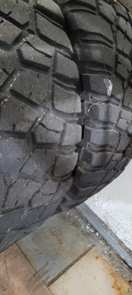 Pneus usados com 50% de uso