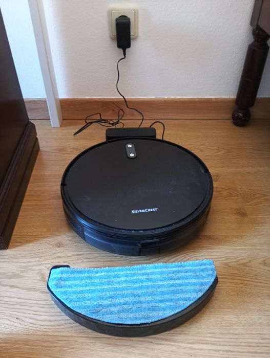 Aspirador robot lava e aspira