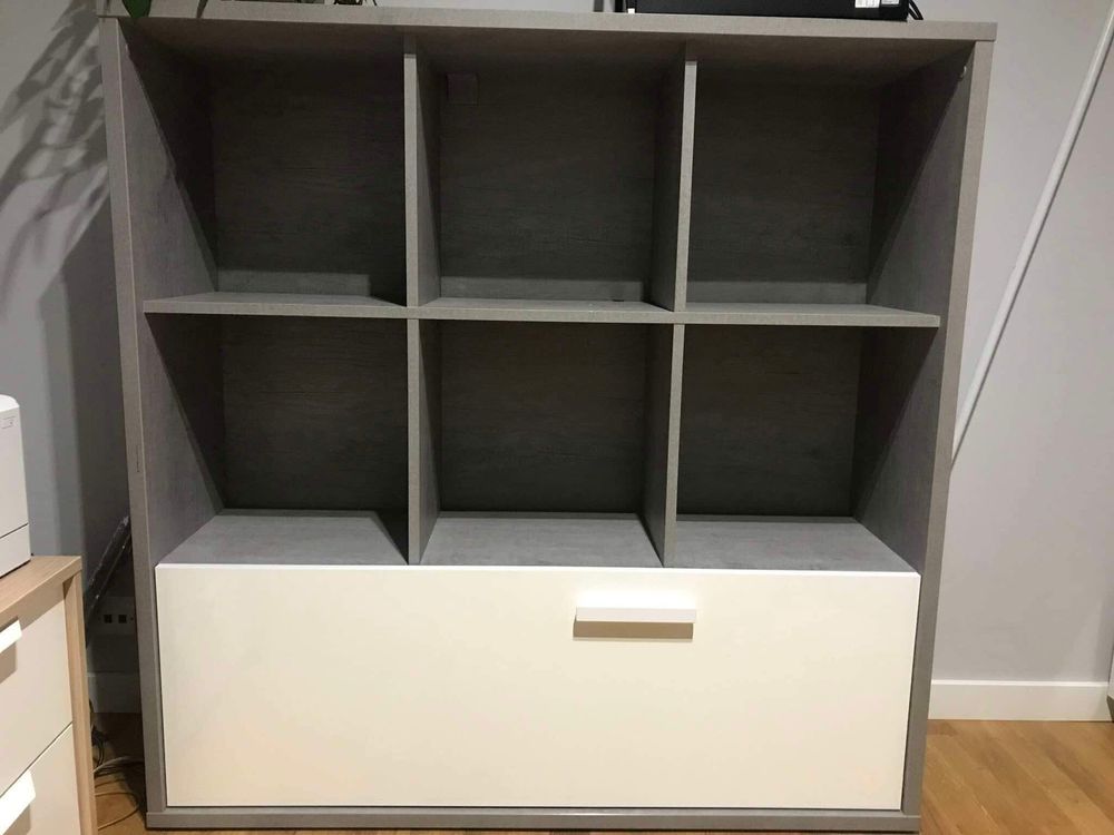 Biblioteczka szara