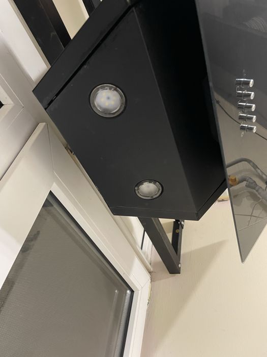 Продам витяжку фактично нова