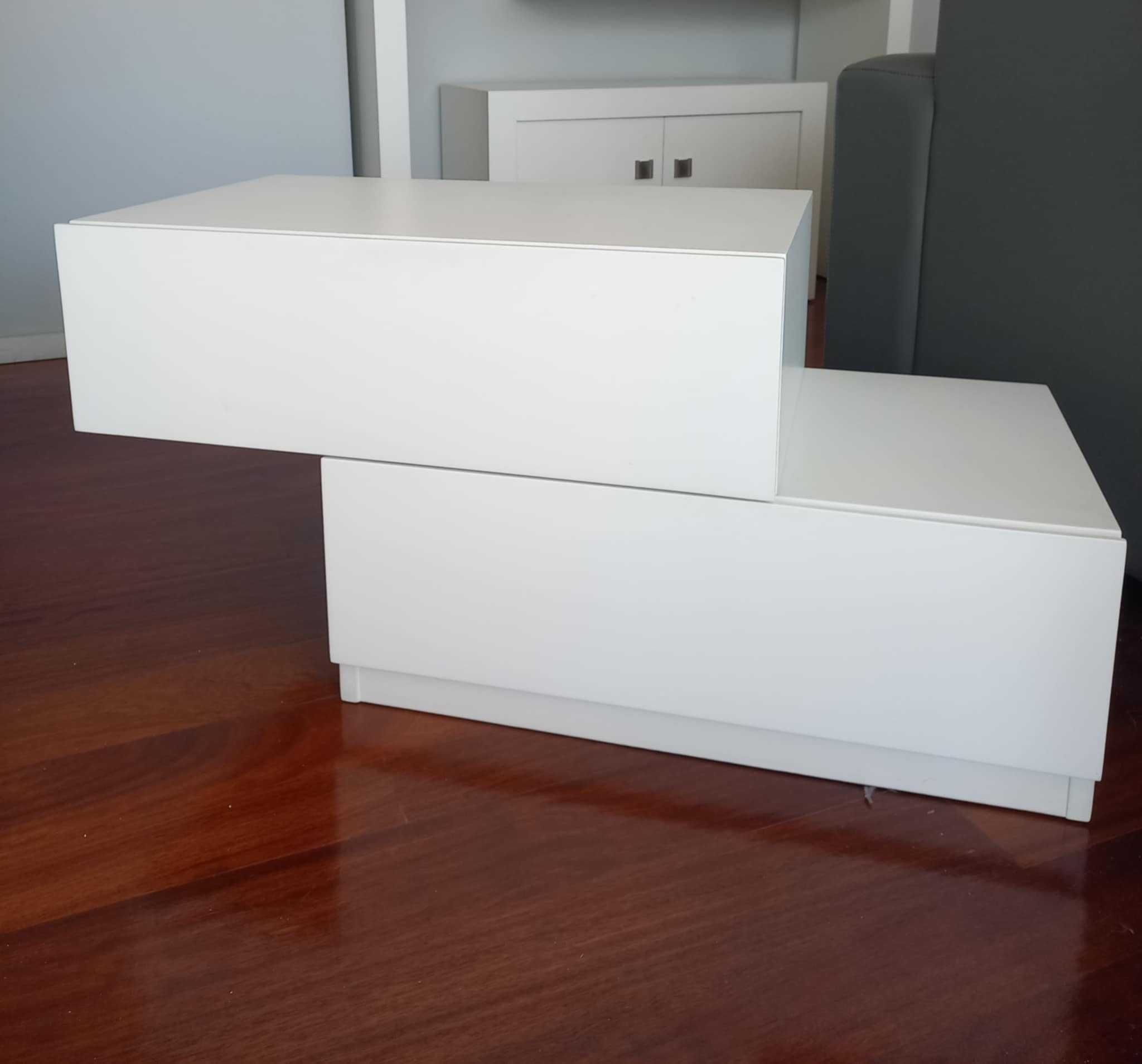 Móvel design (mesa de cabeceira ou outro)