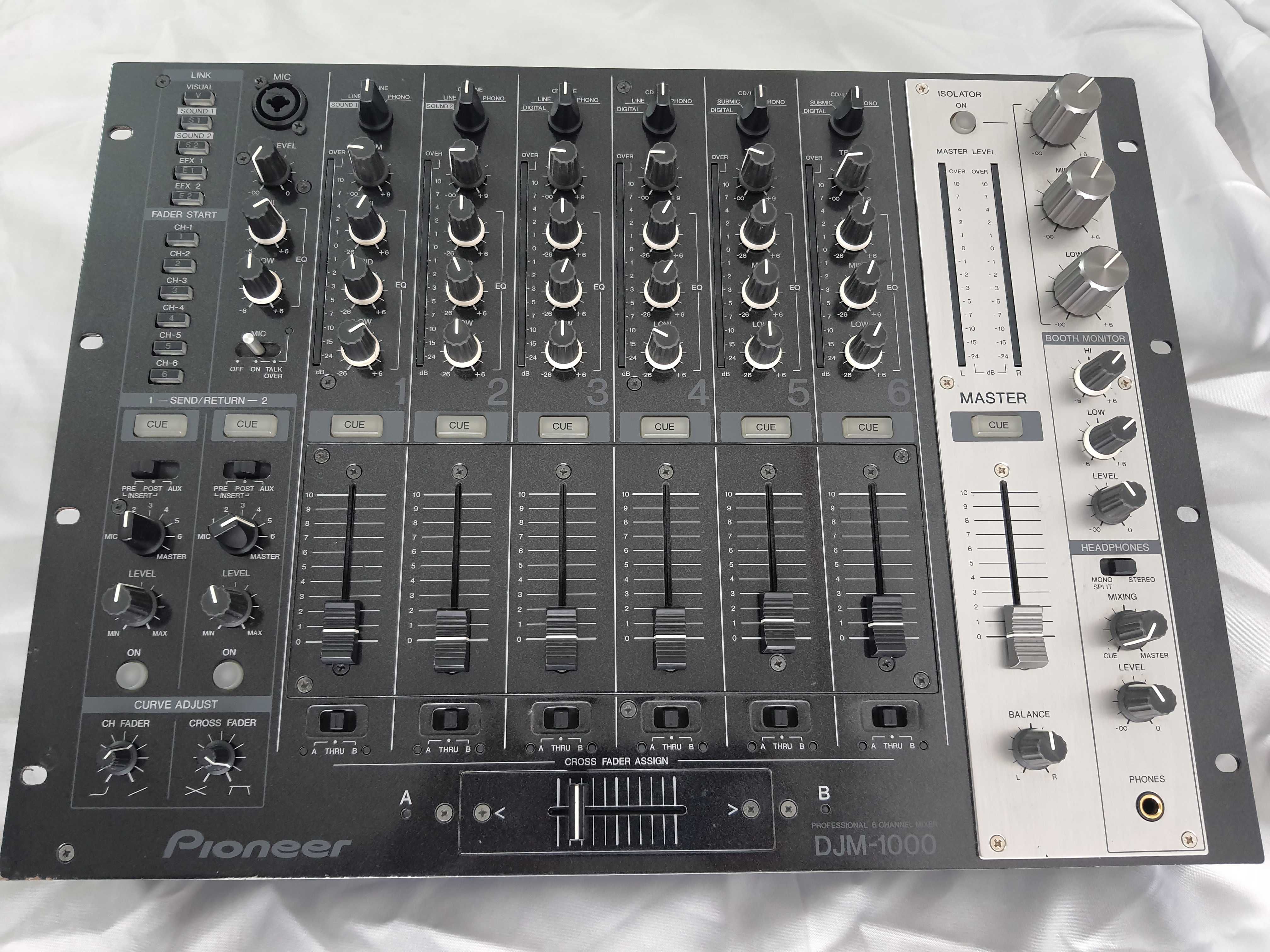 Mesa Mistura digital Pioneer DJM-1000 - Material DJ