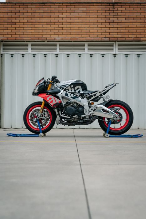 Aprilia Tuono V4 factory  acidentada