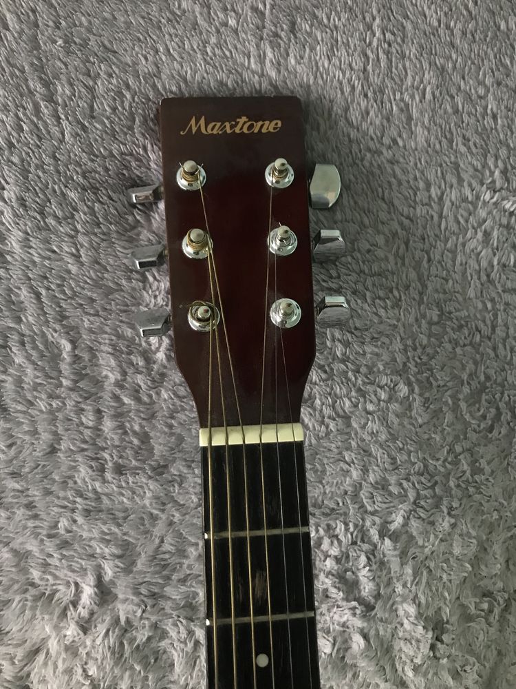 Гітара Maxtone