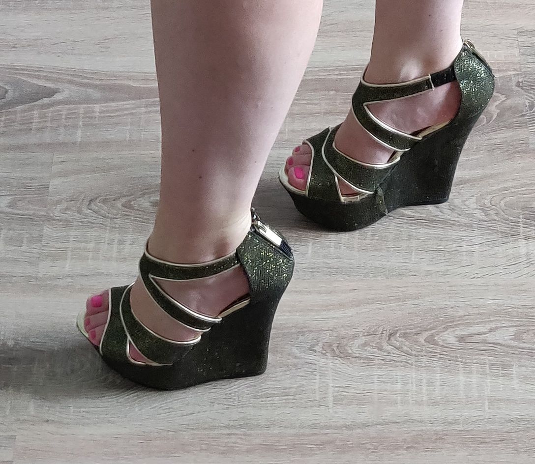 Buty wysoka koturna. Piękne. Rozmiar 38