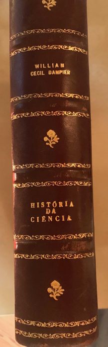 Livro antigo encadernado - História da Ciência