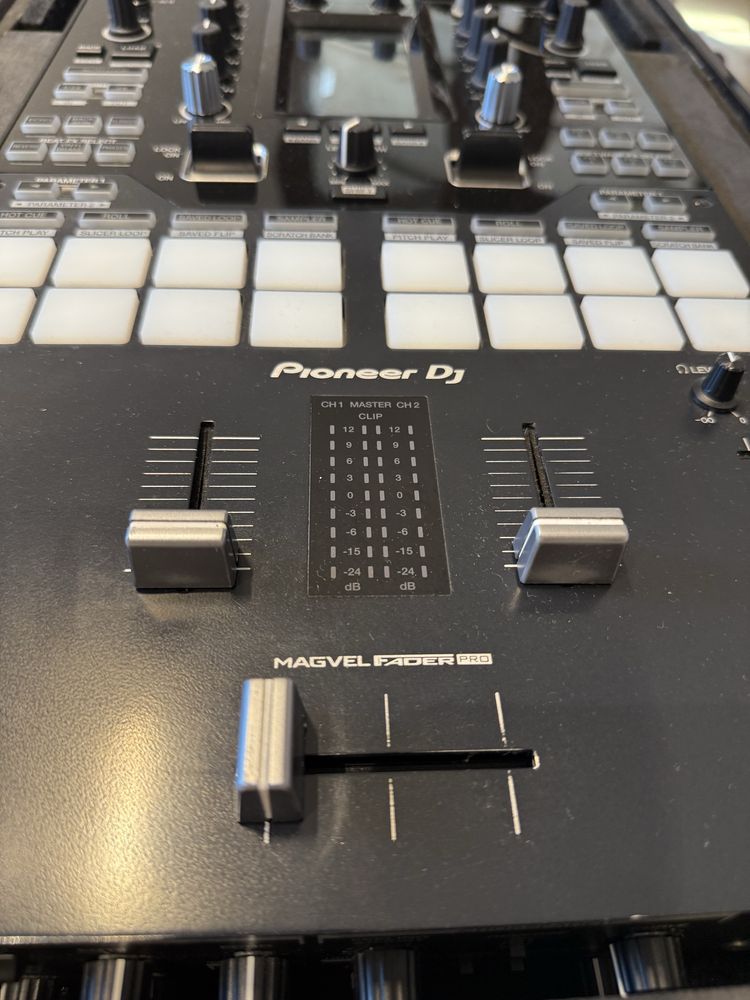 Pioneer CDJ 3000 x2, DJM-s11, case UDG
