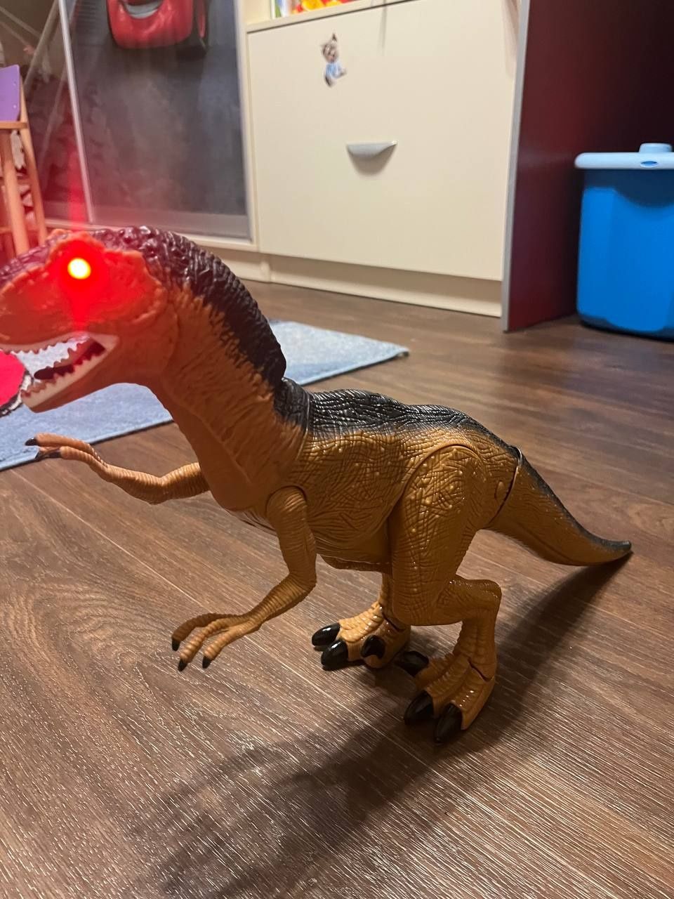 Продам Динозавр детский