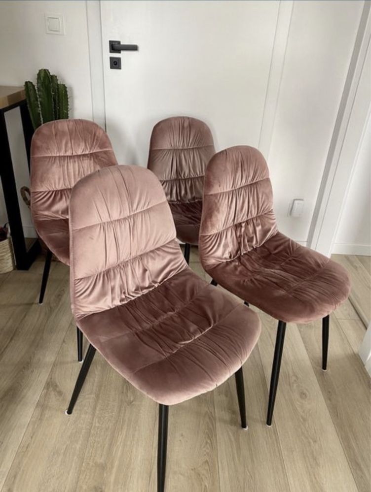 różowe krzesła tapicerowane 4szt