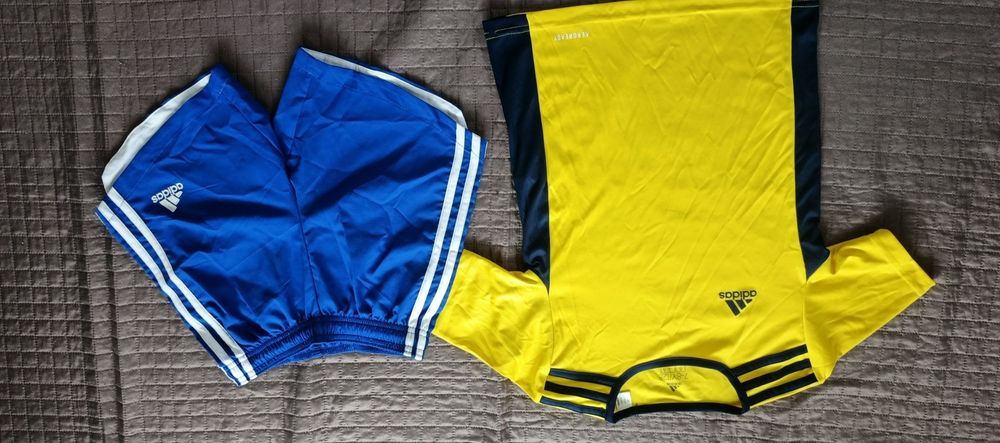 Strój sportowy adidas rozmiar 128