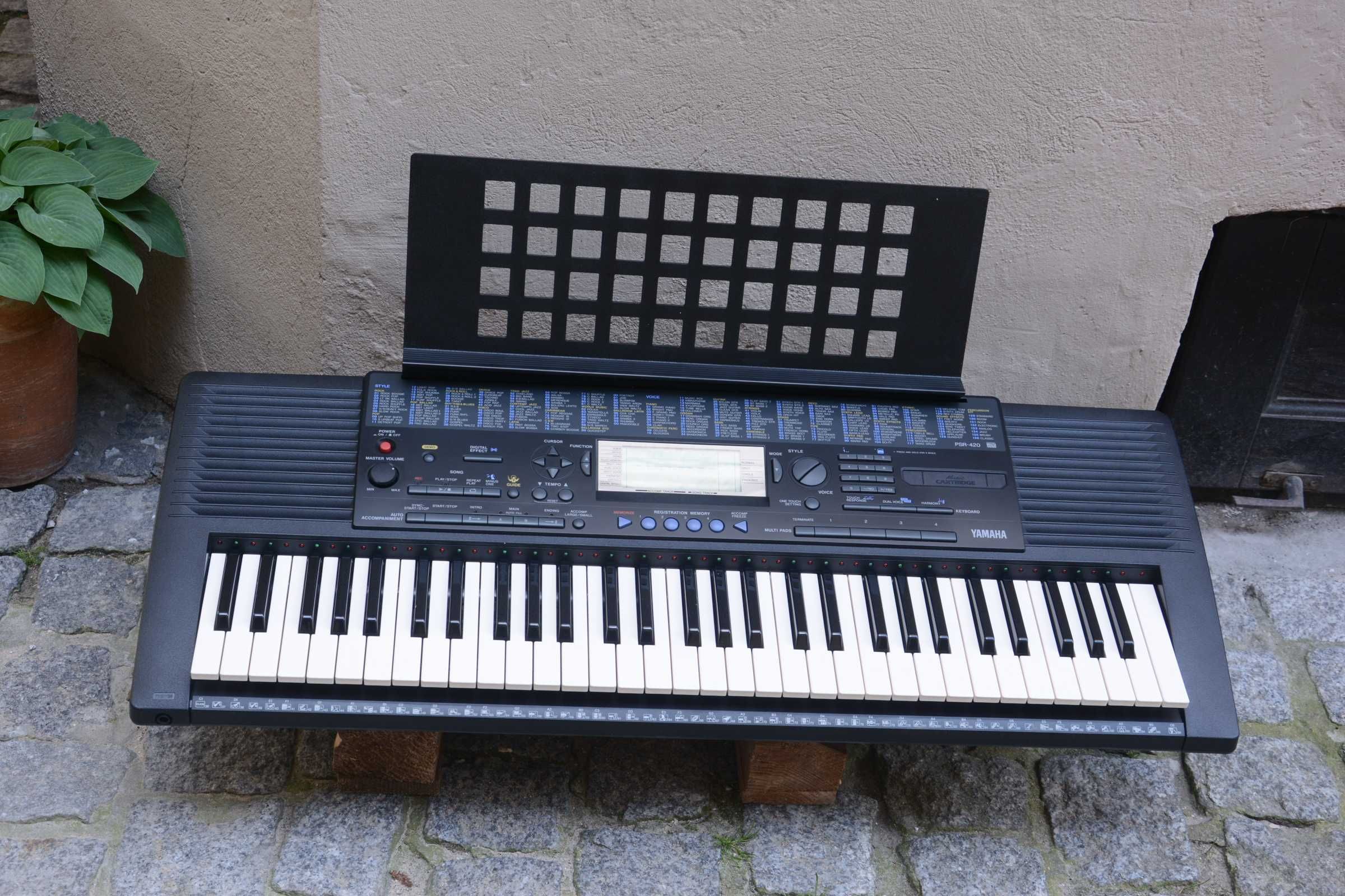 Yamaha PSR-420 keyboard