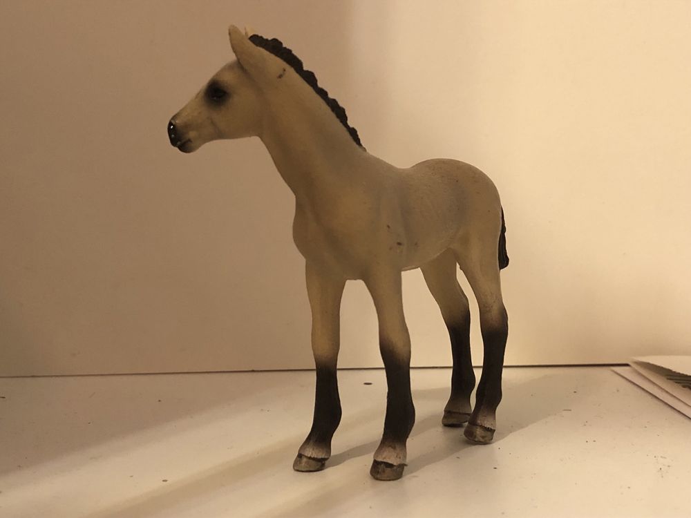 klacz pasąca się ze źrebakiem schleich figurka model konia