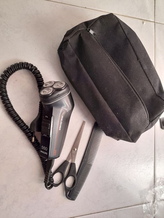 Máquina barbear Philips 550