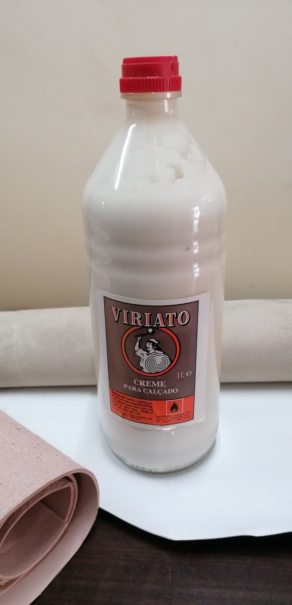 CREME de limpeza de COURO/Cabedal/peles sintéticos - emb. 1 litro