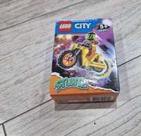 LEGO 60297 City Demolka na motocyklu kaskaderskim