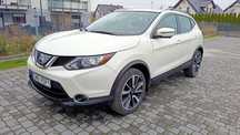 Nissan Qashqai 2.0 benzyna 4x4 pełne dodatkowe wyposażenie, przetarta prawa strona.