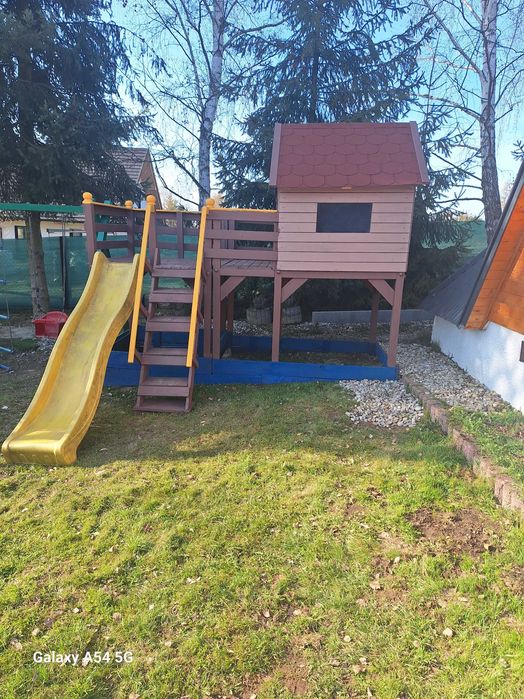 Domek z drewna plac zabaw
