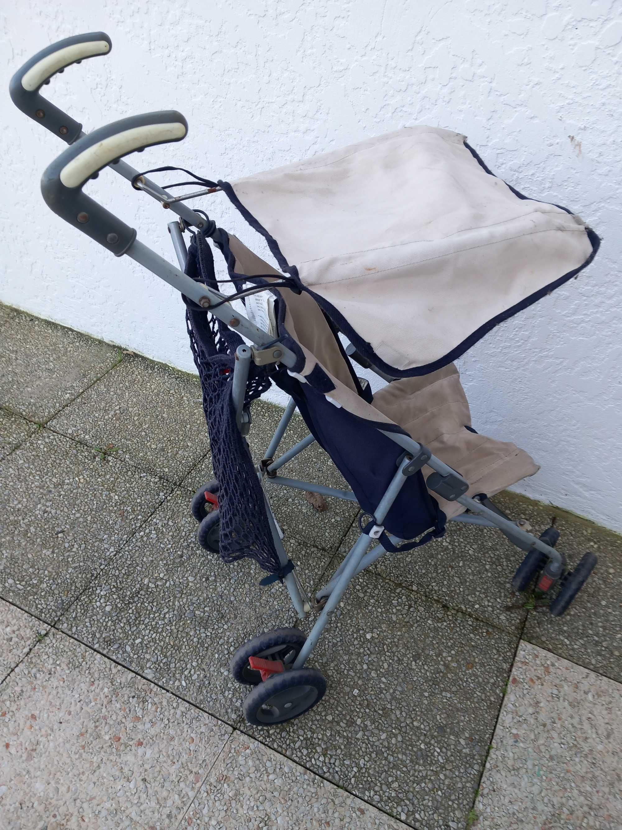 cadeiras para bébé abertas para passeio