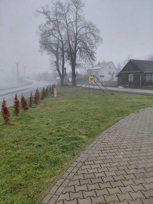 Działka 5-8 ar + garaż . Przy drodze głównej