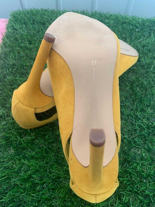 Sapatos Senhora Amarelos, Stradivarius