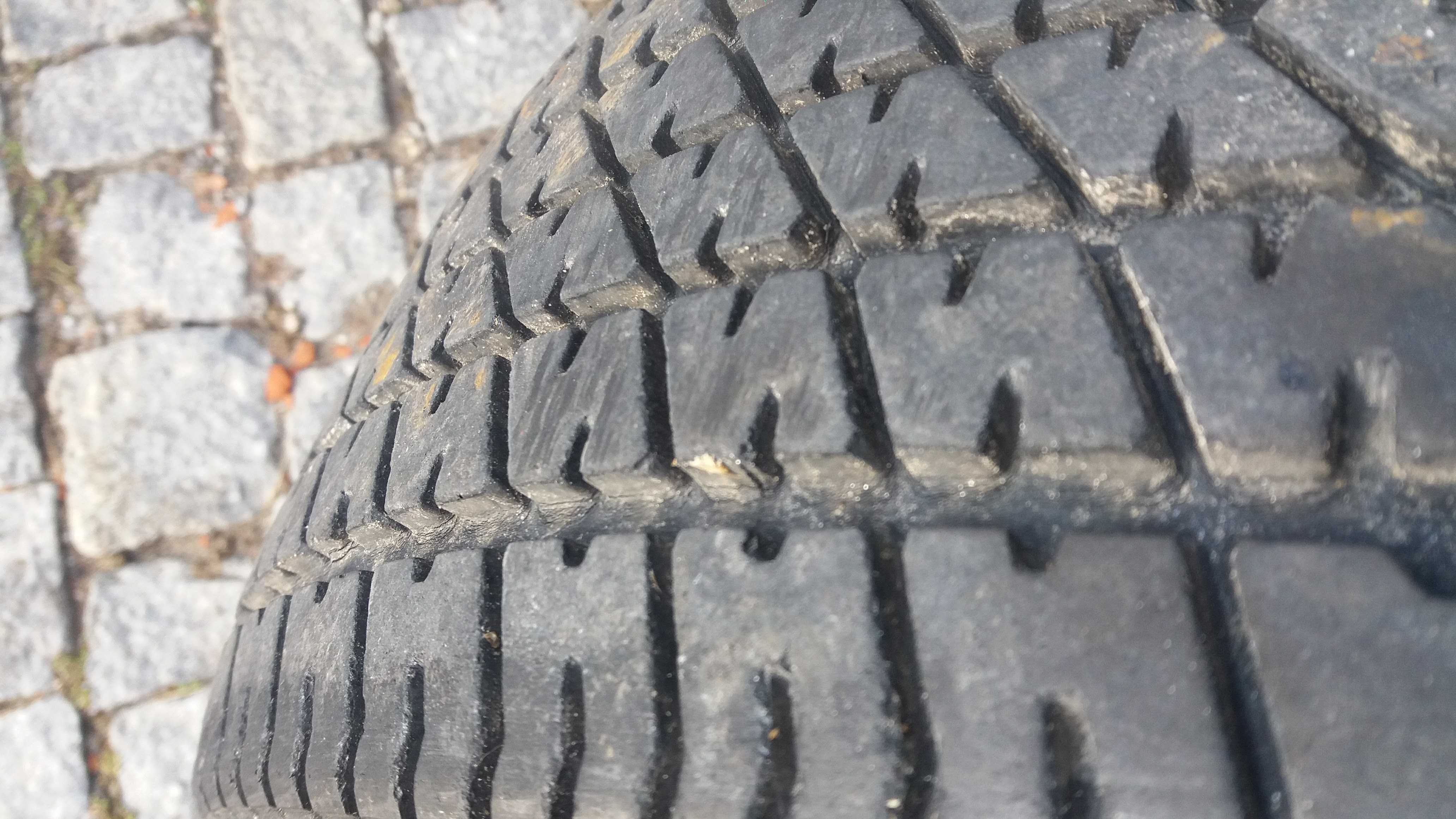 4 Pneus goodyear 235/60-15