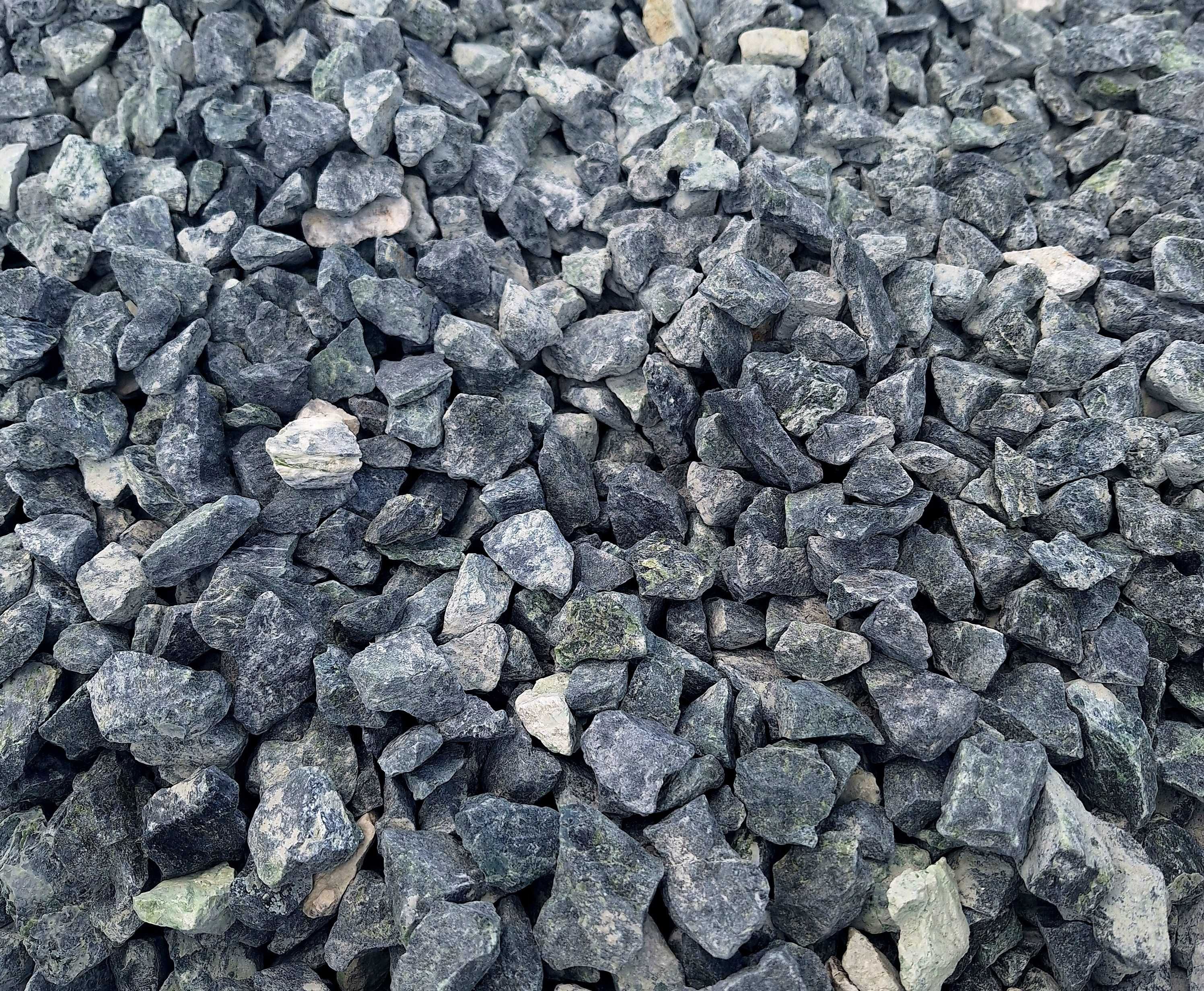 Serpentynit 16-22 green arctic zielone kruszywo serpentynitowe
