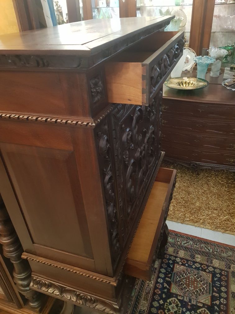 Bonito móvel bar estilo renascença