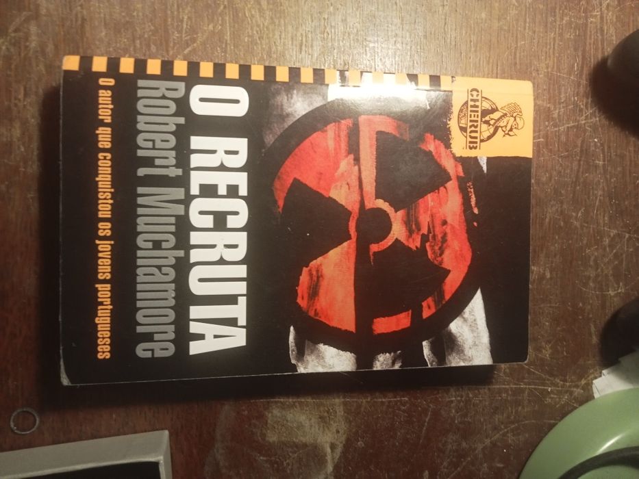 Vários livros do Recruta.