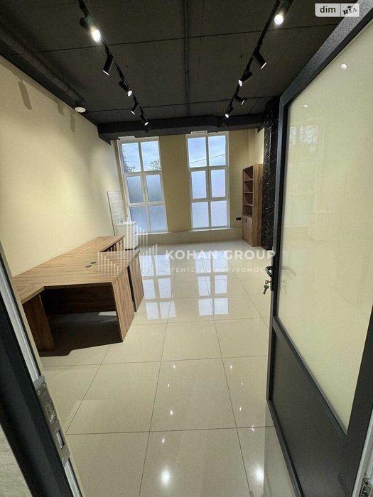 Продаж фасадного комерційного приміщення 268,5 м² | 2–3 поверхи |