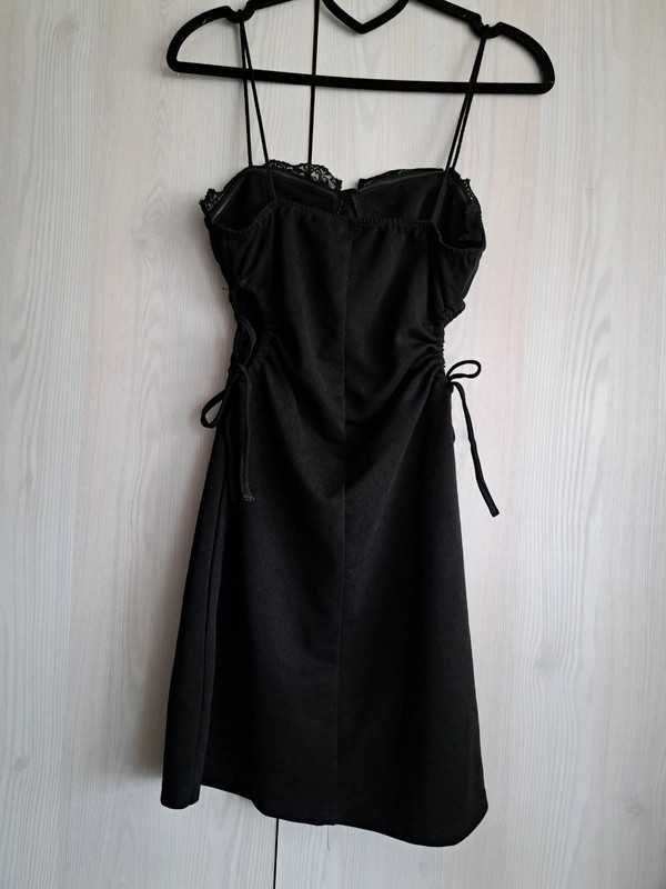 Sukienka mini czarna na ramiączka S