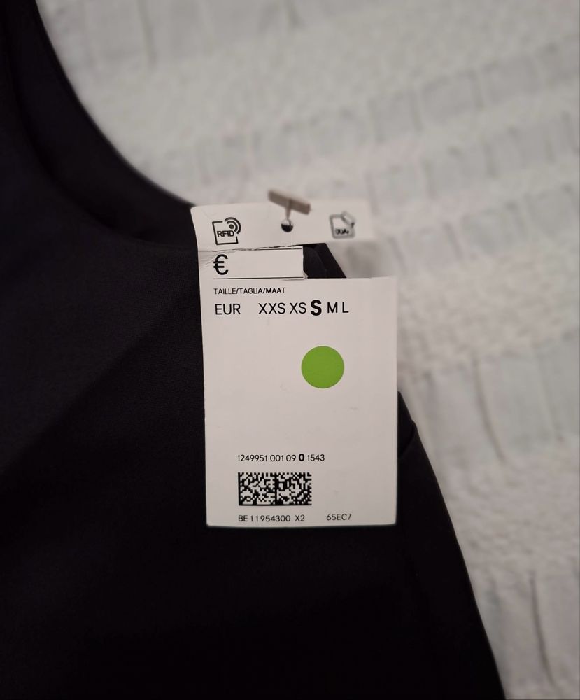 Top Preto H&M com laço nas costas