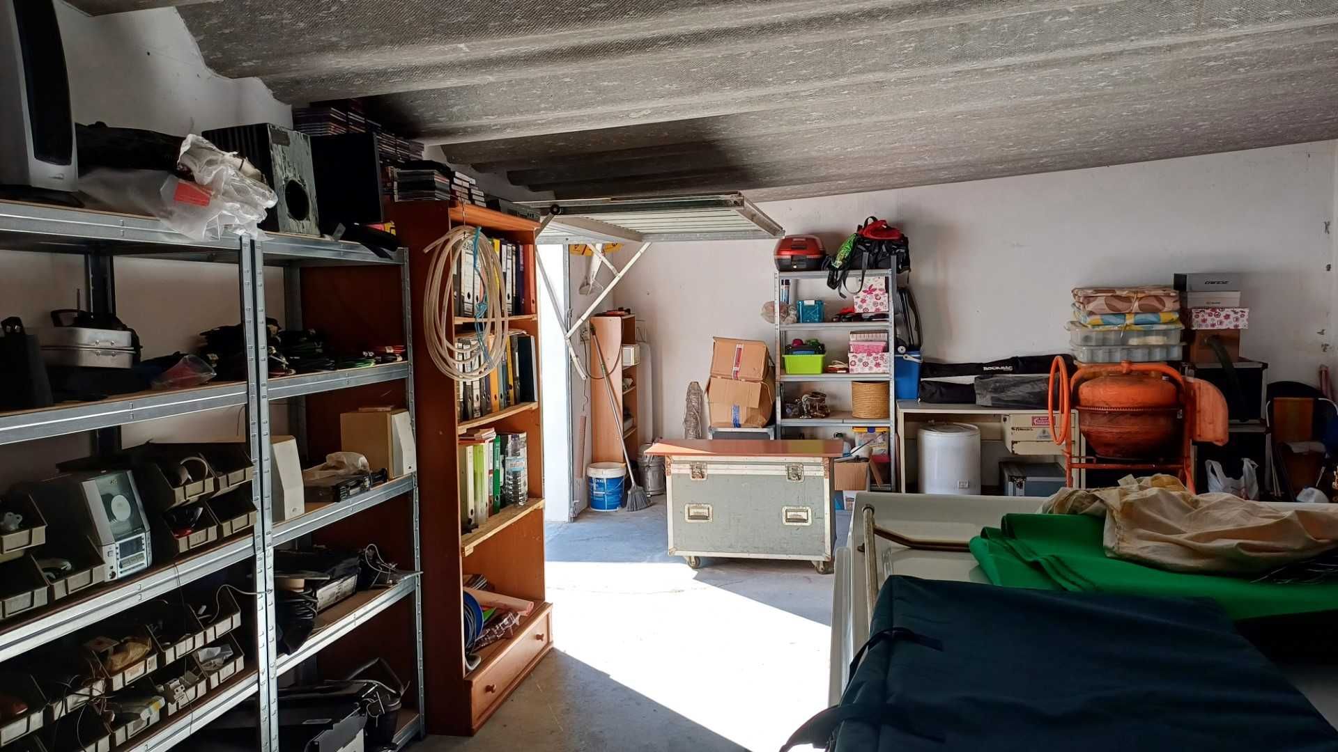 Armazém/Garagem com 69 m2