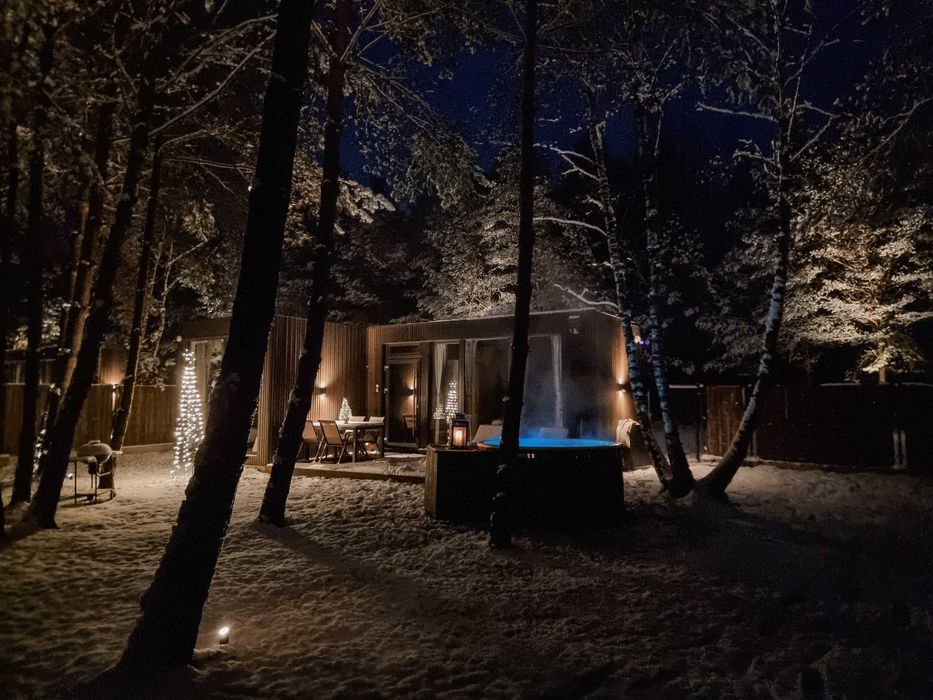 Domek w lesie jacuzzi i sauna 45 min od Warszawy dla 2-4 osób