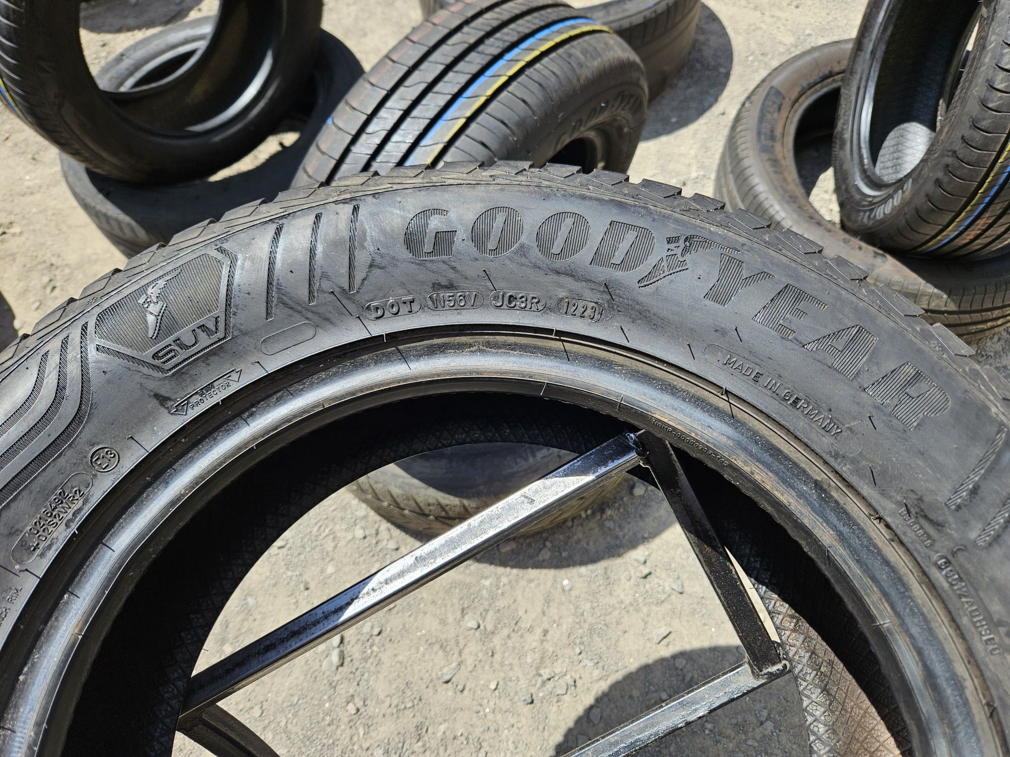 Шины БУ 215 65 R 16 Goodyear Vector 4seasons gen-2 suv комплект всесез