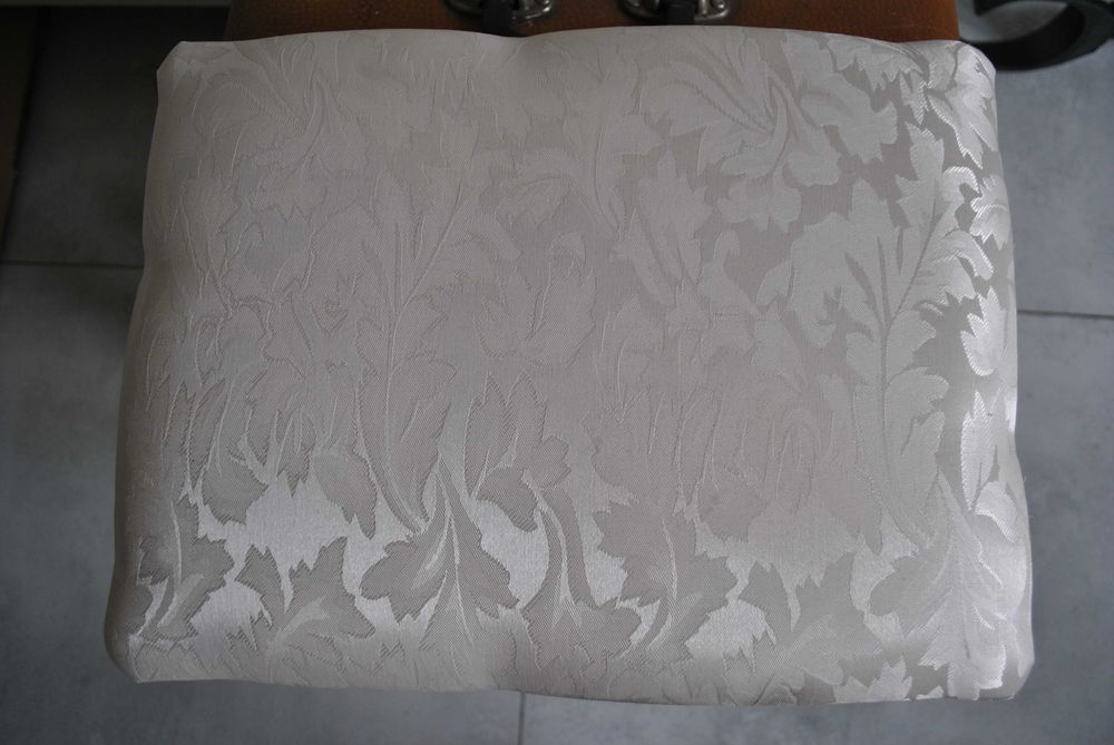 Krzesełko do toaletki do naprawy wysokość 44,50cm siedzisko 36 x 27cm