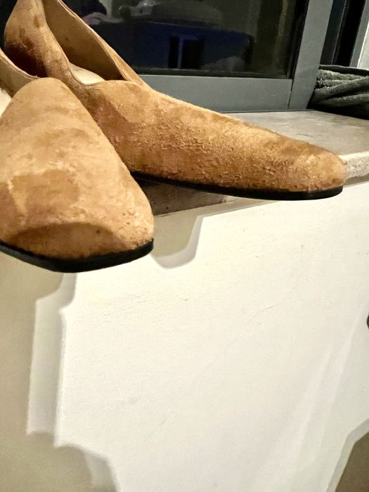 Sapato em camurça castanho com sola de couro - NOVA!  Tam 39