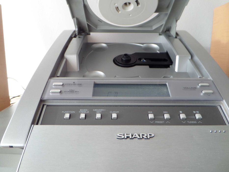 Aparelhagem compacta Sharp com colunas
