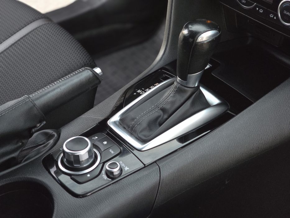 Продам свою Mazda 3 1.5л - 2017г ( ОФИЦИАЛЬНАЯ )