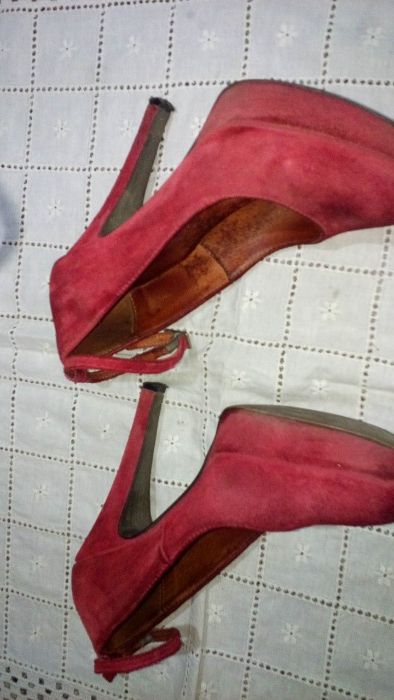 Sapatos vermelhos em pele camurça nº 36