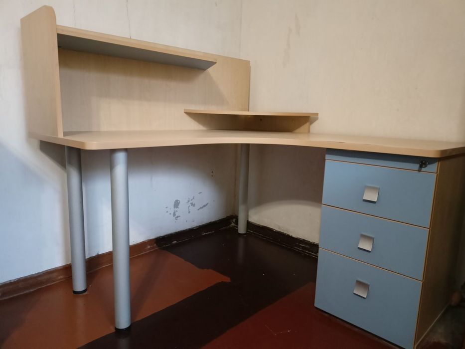 Продам письмовий стіл