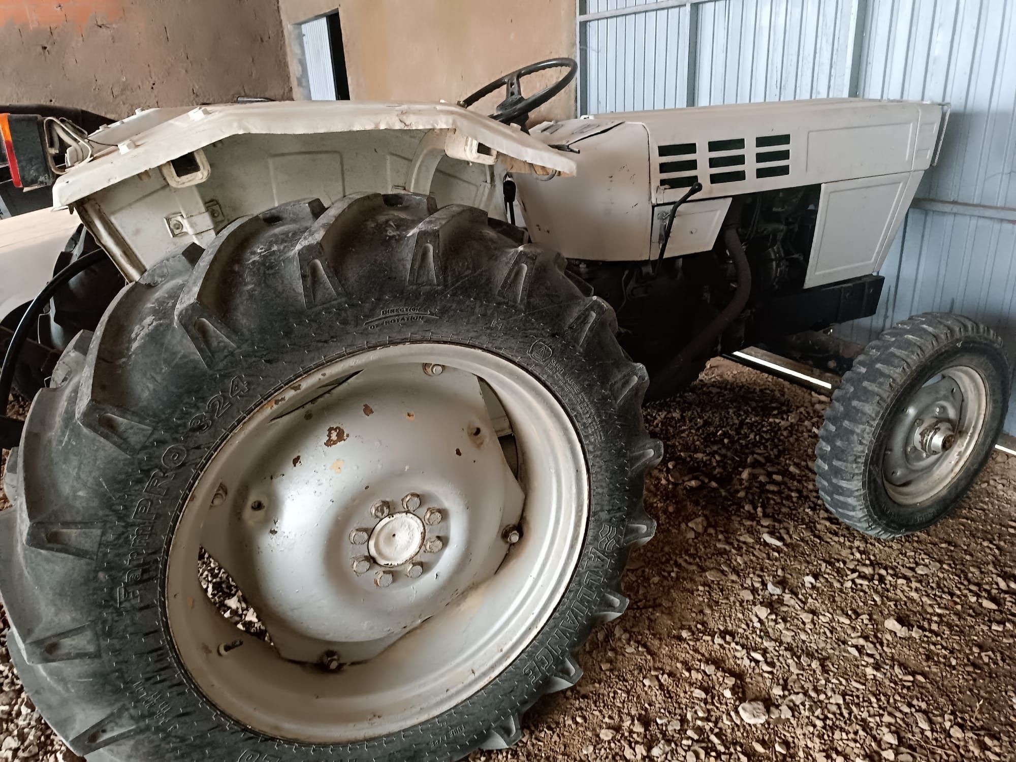 Trator Lamborghini clássico